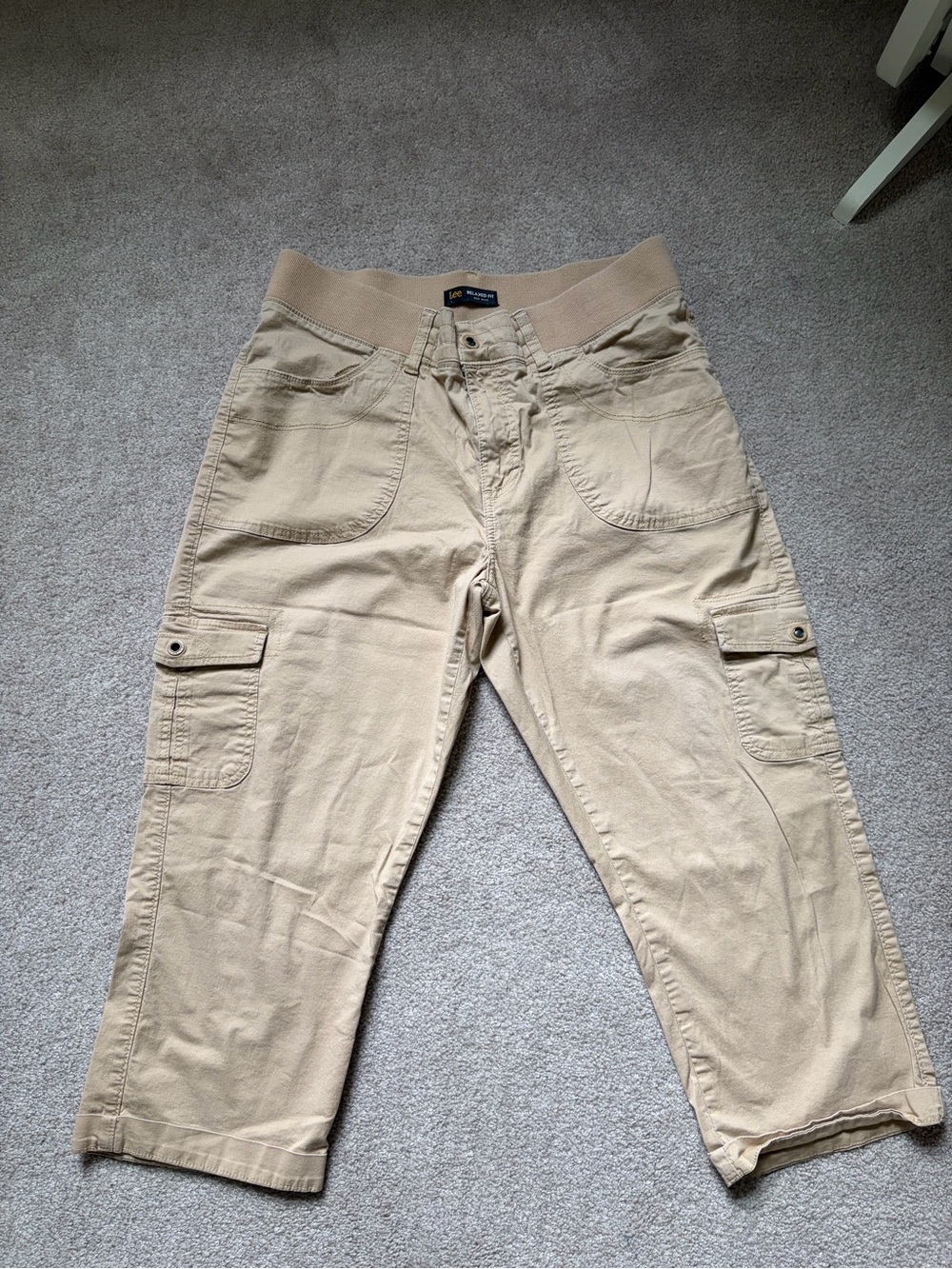 Lee women capri pants size 14 medium beige color great condition